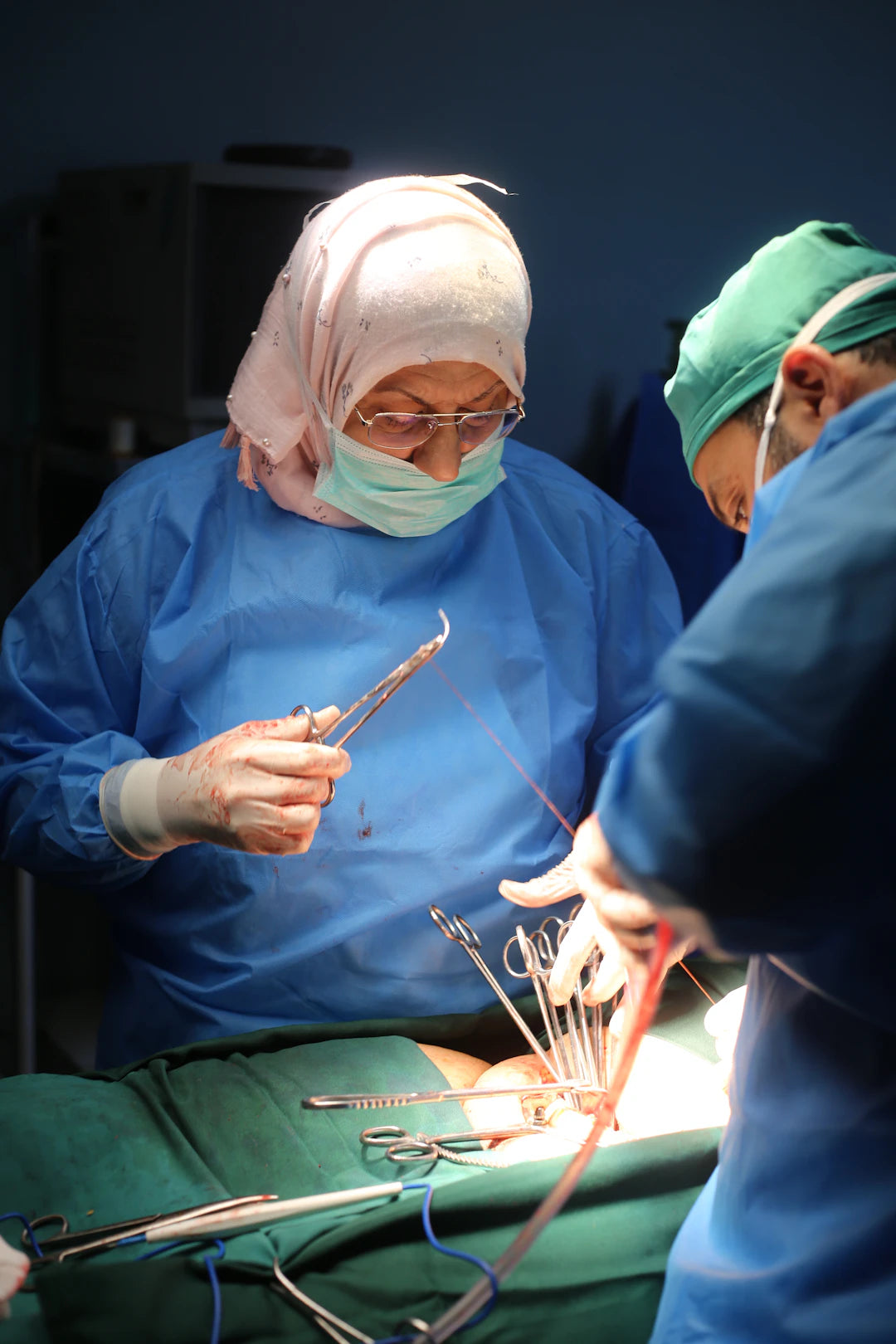 Hand-Sutured vs Machine-Sutured The Great Debate